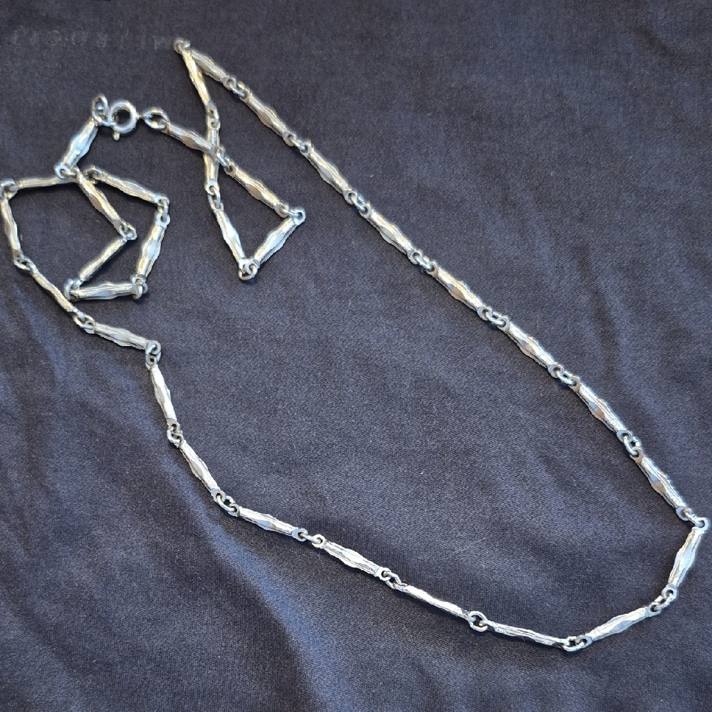 Avon Vintage Silvertone Necklace 12in